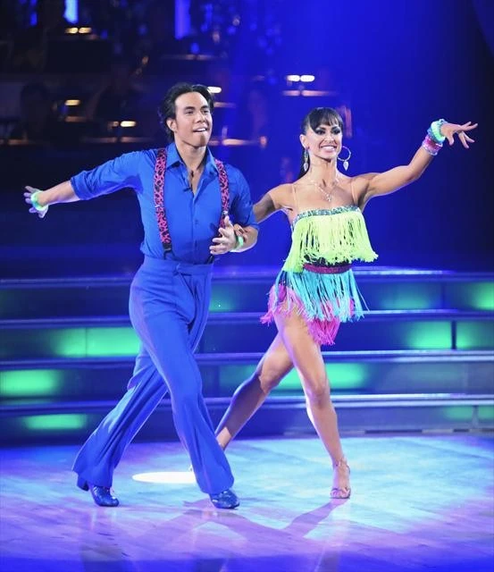 Apolo-anton-ohno-karina-smirnoff.jpg