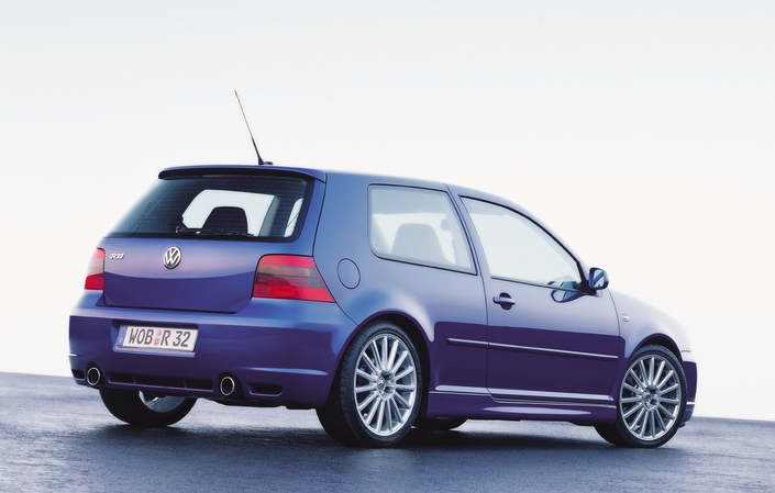 Globalement, la Golf V R32 est plus discrète que la IV et plus courante en 5 portes.