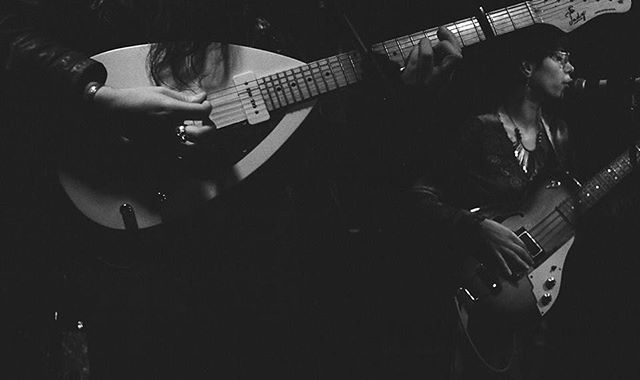 Check out our review of a recent @violetfieldsmusic gig at 60sToday.com!
.
#violetfields #60s #1960s #sixties #60smusic #rockmusic #rocknroll #rockandroll #psychedelic #psychedelia #psychedelicrock #vintage #vintagestyle #vintagefashion #vintageclothing #londonmusic #livemusic #blackandwhite #blackandwhitephoto #blackandwhitephotography